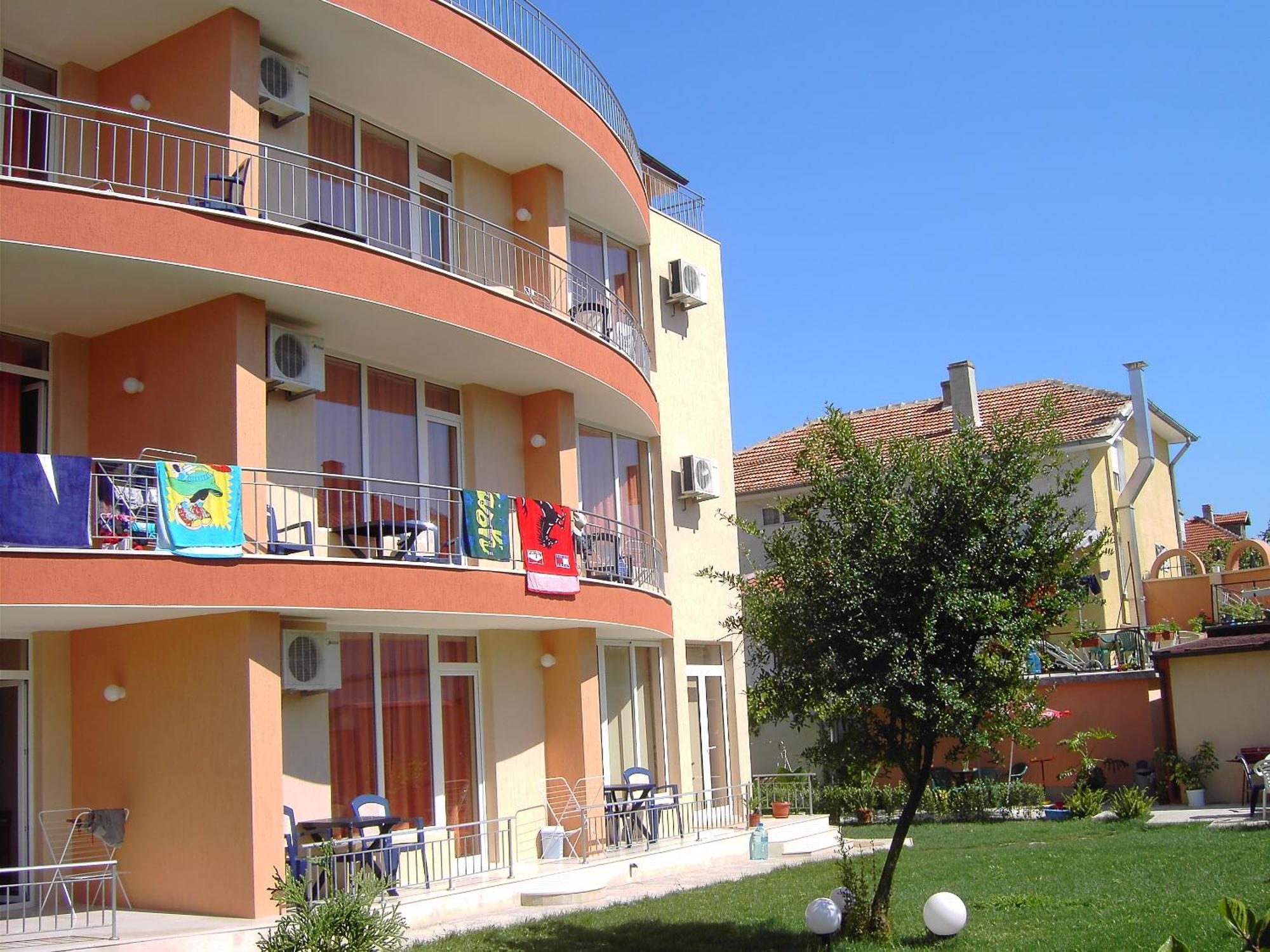 Family Hotel Deja Vu Ravda Exterior photo