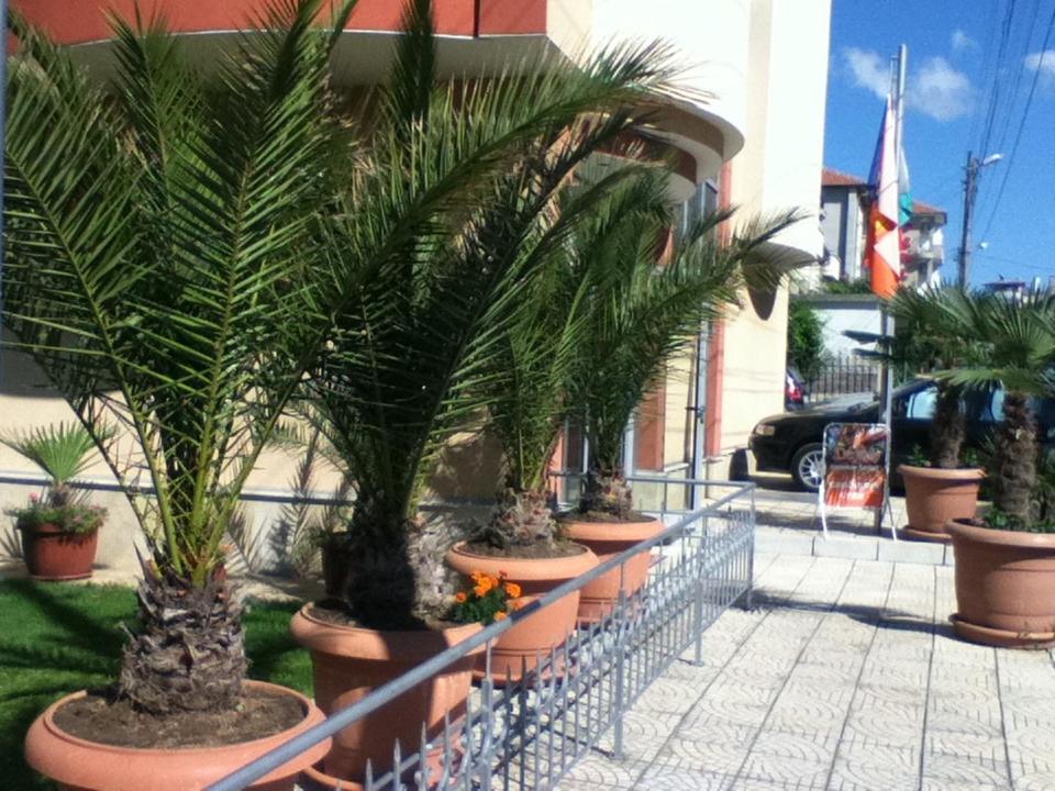 Family Hotel Deja Vu Ravda Exterior photo